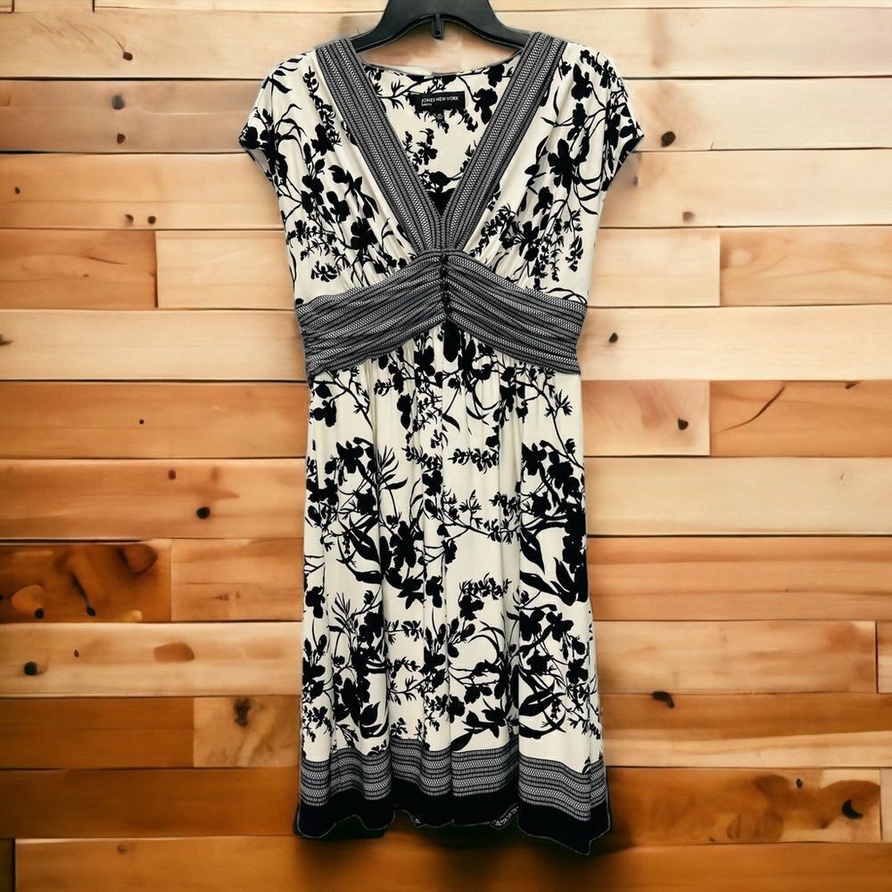 Jones New York Ivory & Black Ruched V-Neck Sleeveless Floral Midi Dress Size 10